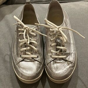 Fitflop Women’s Metallic Silver Sneakers Size 7